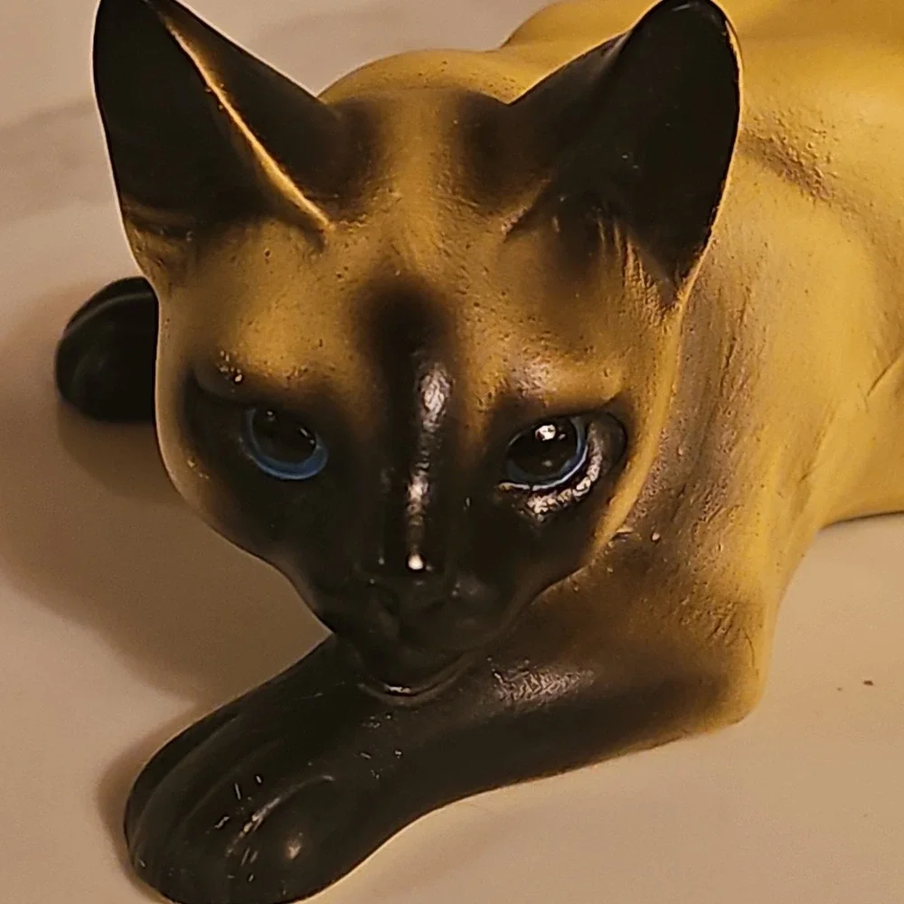 Resin Siamese Cat Figurine Lying Down Collectible Yellow Black Blue Eyes